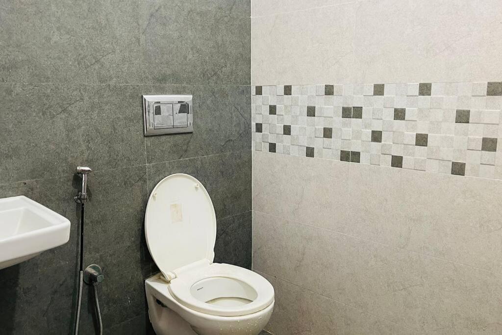 Rajamandiram 3Bhk Ac Apartment In Trivandrum Central Thiruvananthapuram Ngoại thất bức ảnh